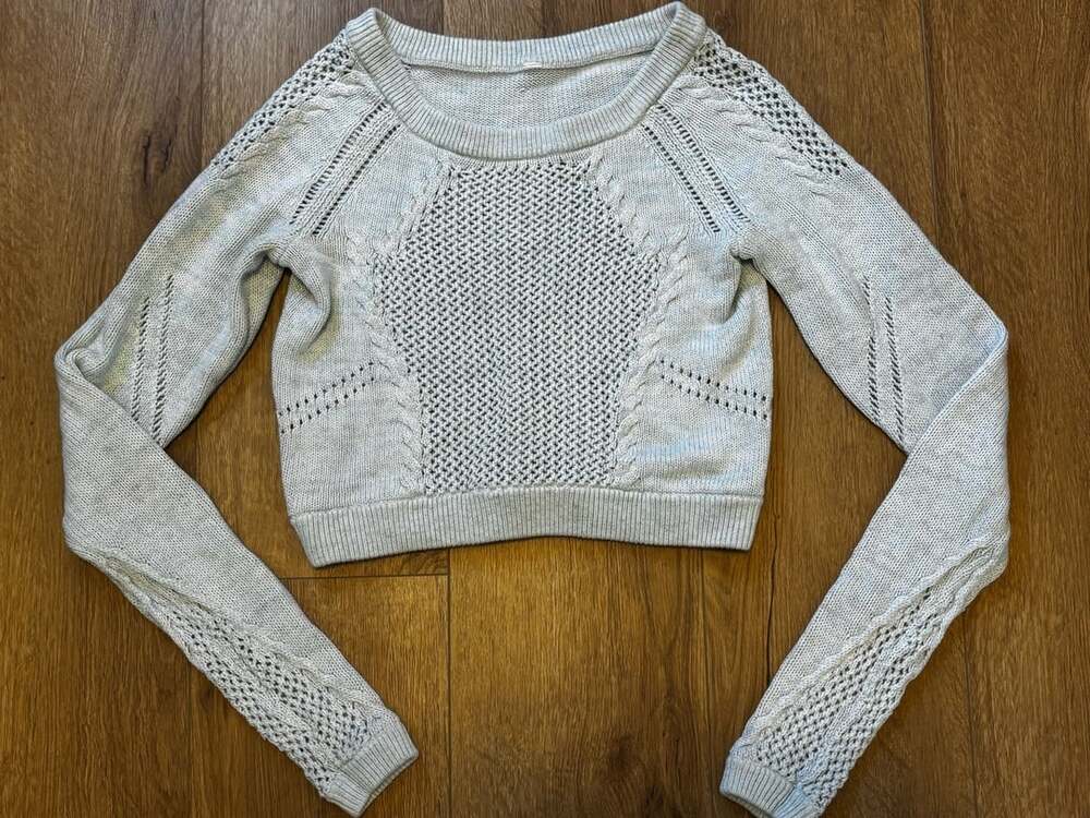 Lululemon Be Present Pullover Sweater Size 4 Grey Cropped Knit